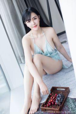 小丹慢慢张开了双腿